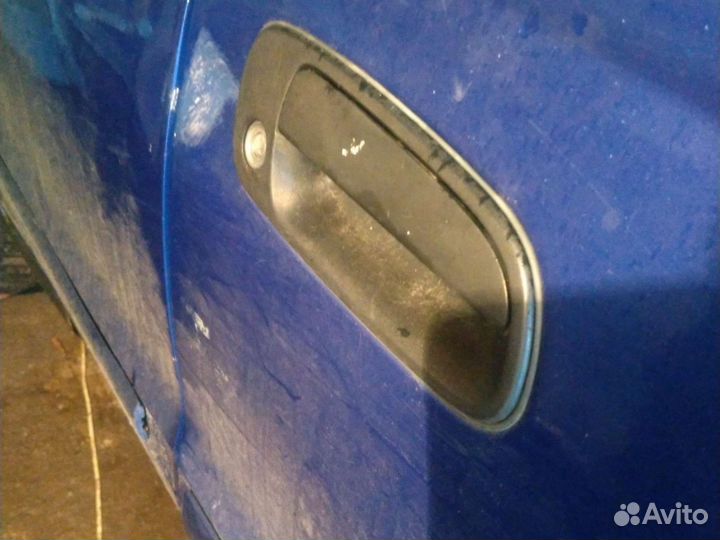 Toyota carina e дверь