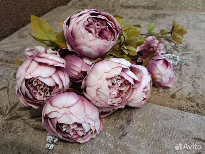 Искусственный цветок