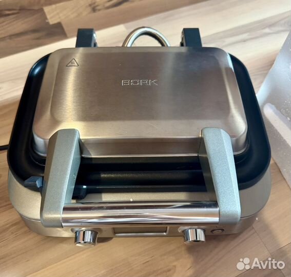 Вафельница Bork g 700