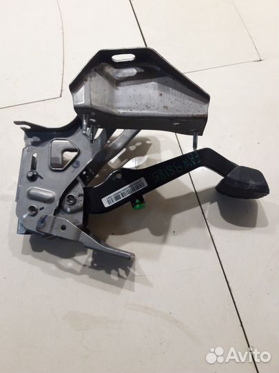 Педаль тормоза (Faw Besturn X40)