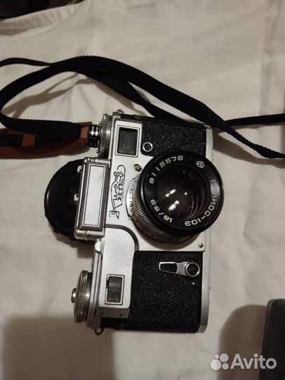 Зеркальный фотоаппарат