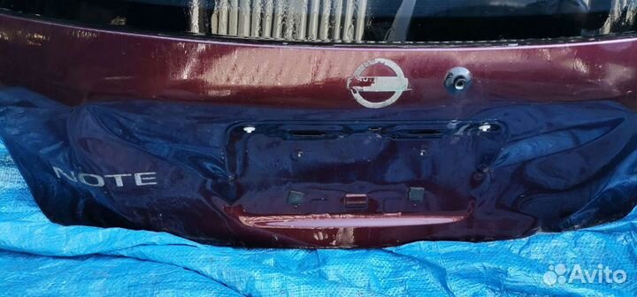 Стекло и дверь багажника Nissan note