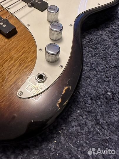 Бас гитара с чехлом