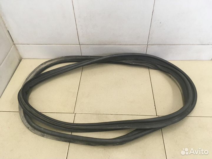 Уплотнитель багажника Corolla E15 2006-2013