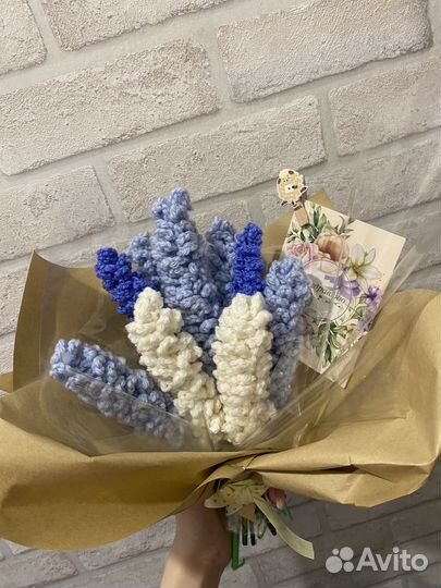 Вязаные цветы, подарок 8 марта