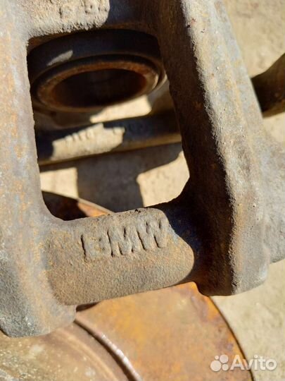 Супорт передний правый Bmw3 F30