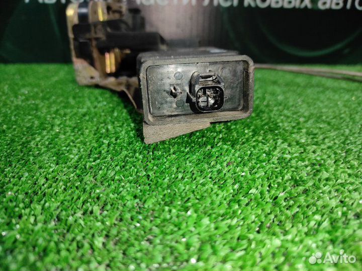 Замок боковой двери задний правый Mitsubishi