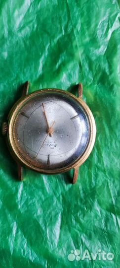 Позолоченные часы