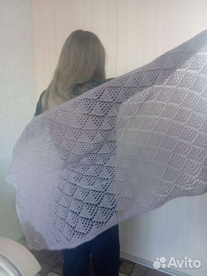 Палантин вязанный ручной работы
