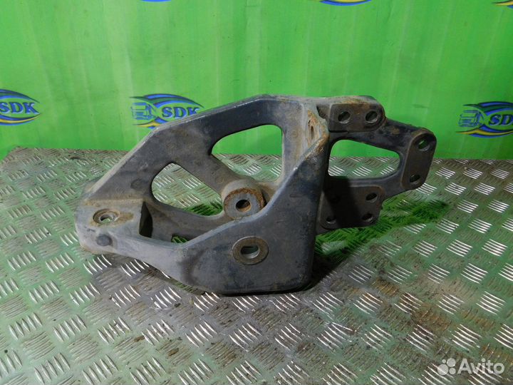 Кронштейн рессоры передний левый 1606969