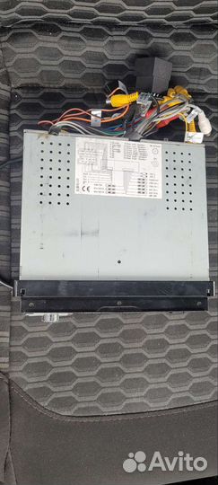 Автомагнитола с выдвижным экраном