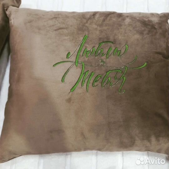 Декоративные подушки с вышивкой