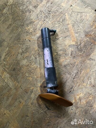 Омыватель фар порш каен левый форсунка