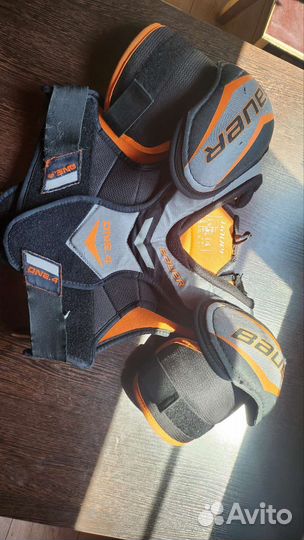 Нагрудник хоккейный bauer