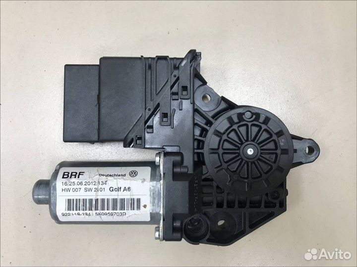 Моторчик стеклоподъемника задний левый