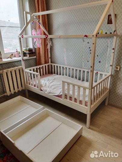 Кровать домик