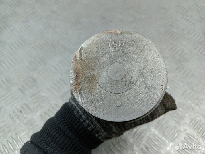 Поршень с шатуном Mitsubishi Colt 6 Z25A 1.3 4G19