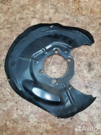 Пыльник тормозного диска задний Mazda 3 хетчбэк BM