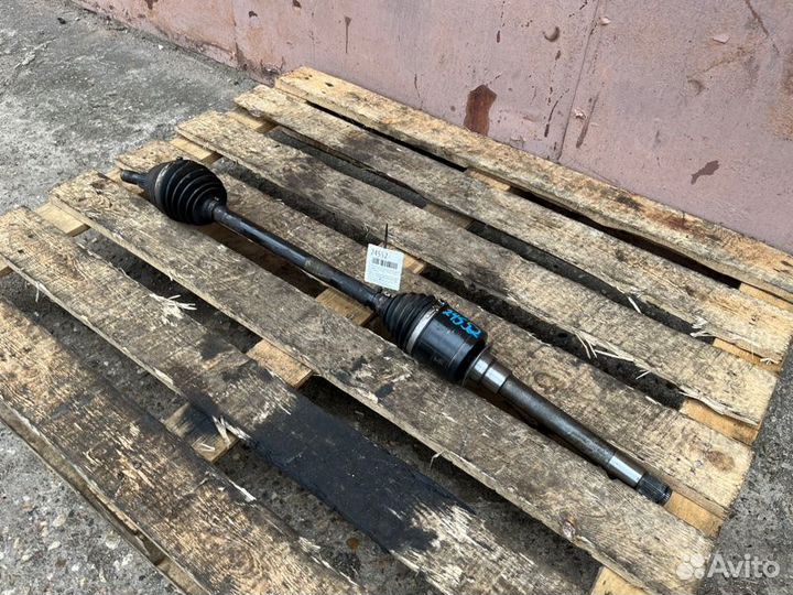 Полуось передняя (приводной вал, шрус) левый