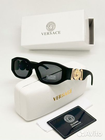 Солнцезащитные очки Versace