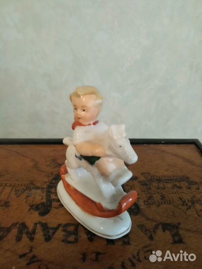 Фарфоровая статуэтка, Мальчик на лошадке, Германия