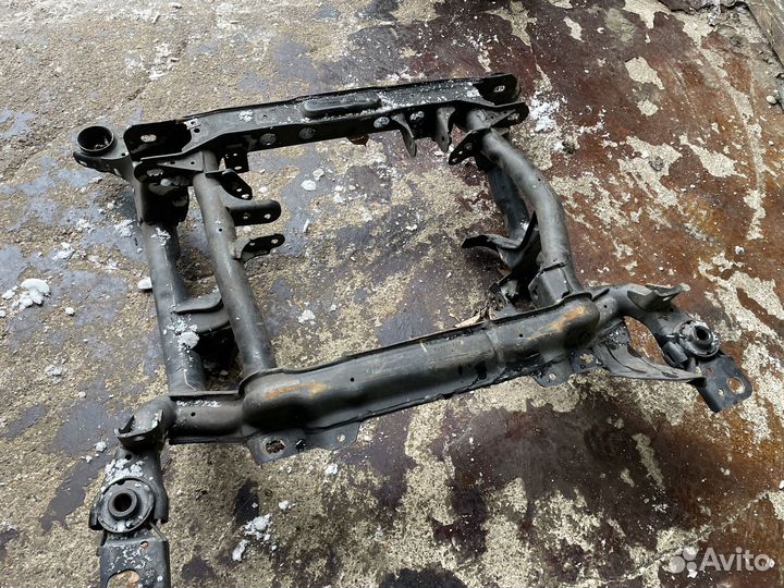 Mercedes ML6.3 AMG балка переднего моста подмотор