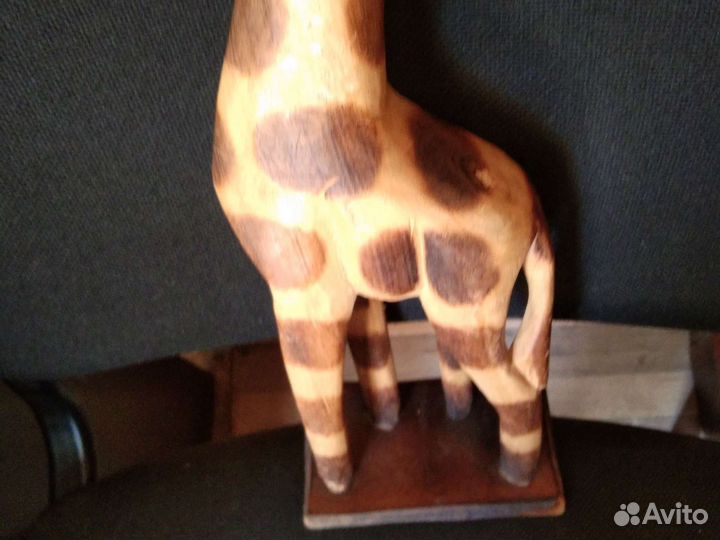 Жираф. дерево