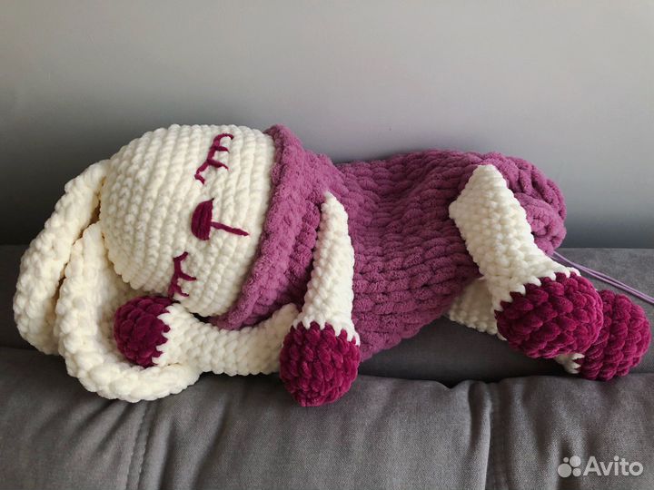 Вязаная игрушка - пижамница Зайчик