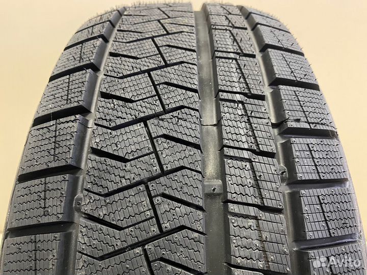 Pirelli Formula Ice FR 215/60 R17 100T