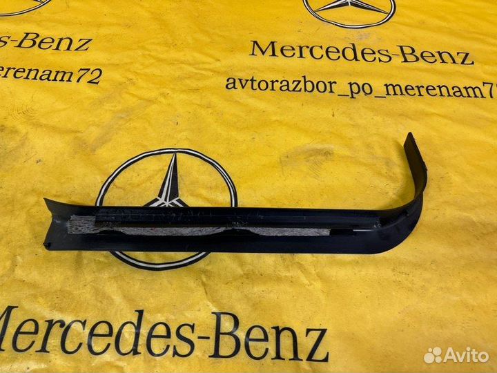 Накладка на порог салона передняя правая Mercedes