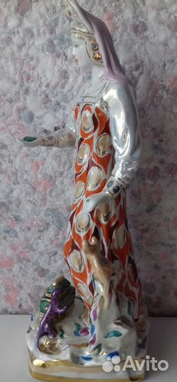 Статуэтка фарфор