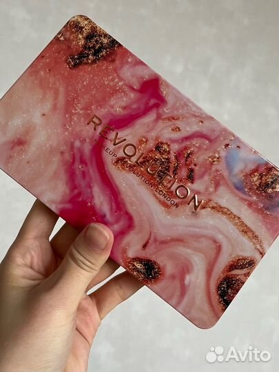 Палетка теней Revolution