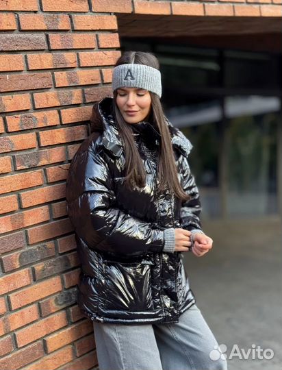Черная лаковая куртка 46