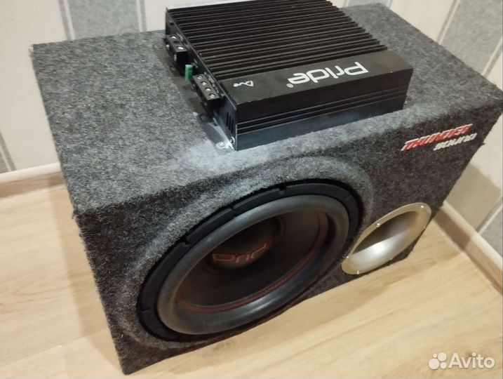 Сабвуфер и усилитель в автомобиль
