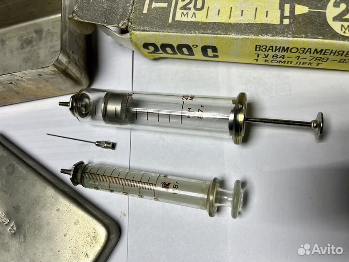 Шприц стеклянный СССР с иглами