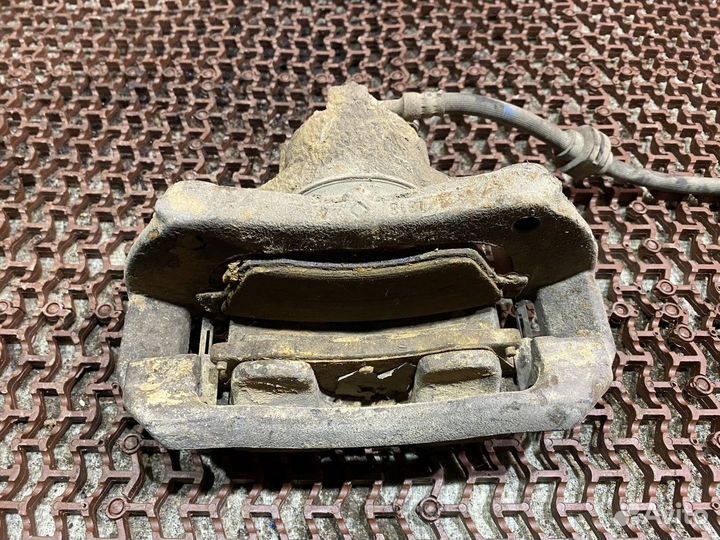 Суппорт передний правый Круз 1.8 Chevrolet Cruze