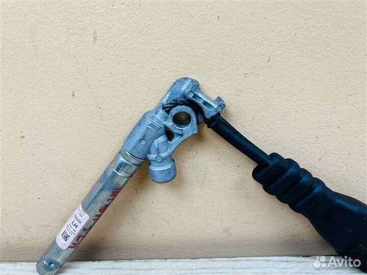 Ответная часть ремня безопасности передняя левая