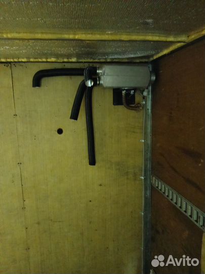 Водитель экспедитор на своём грузовике