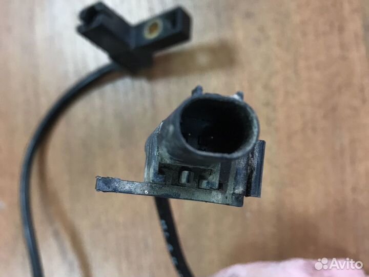 Кабель датчика передних колодок Mercedes W220