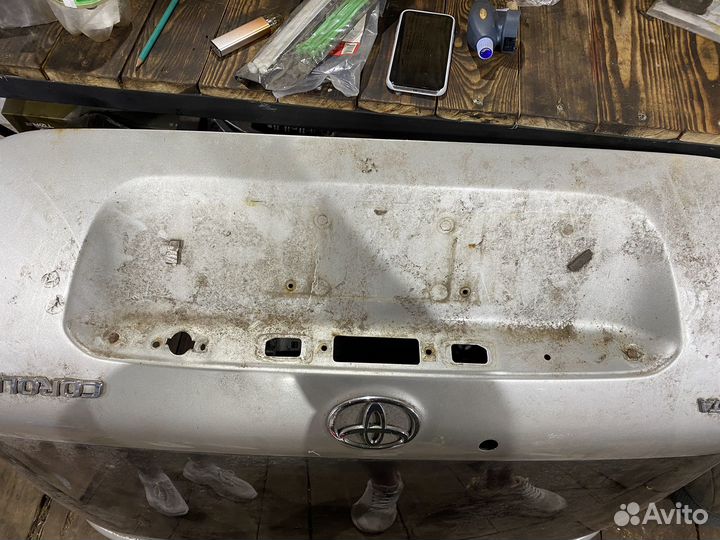 Крышка дверь багажника toyota corolla e120 e130