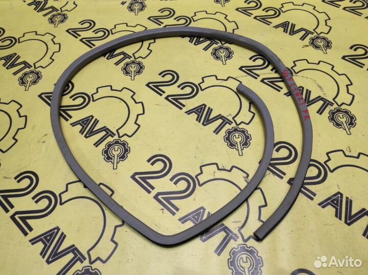 Уплотнитель проема двери передний правый Subaru