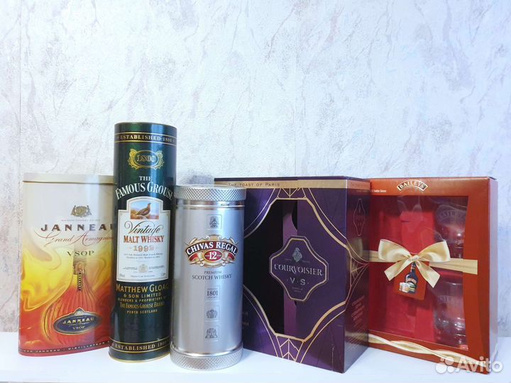 Пустые коробки от алкоголя