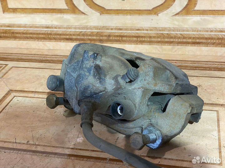 Передний правый суппорт Renault Arkana