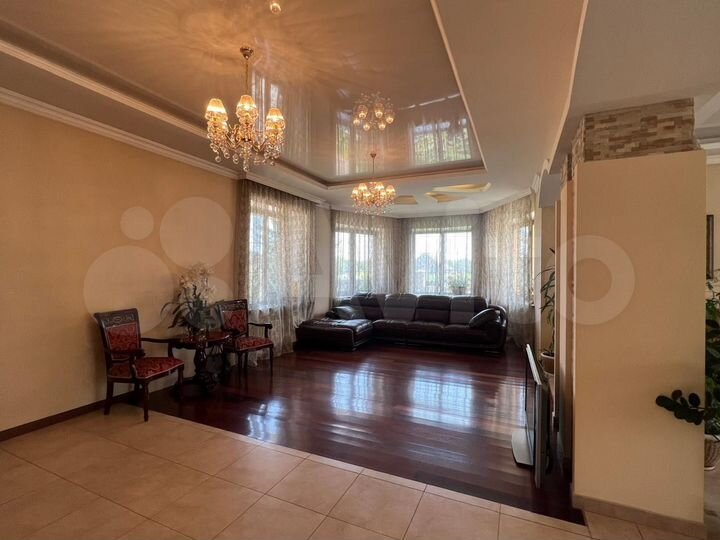 Коттедж 300 м² на участке 14 сот.