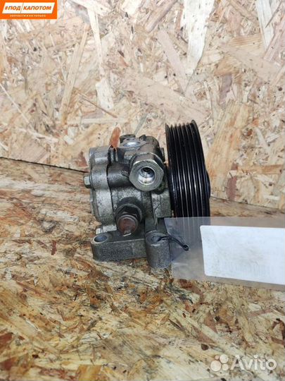 Насос гидроусилителя руля Mazda MPV L20632650B