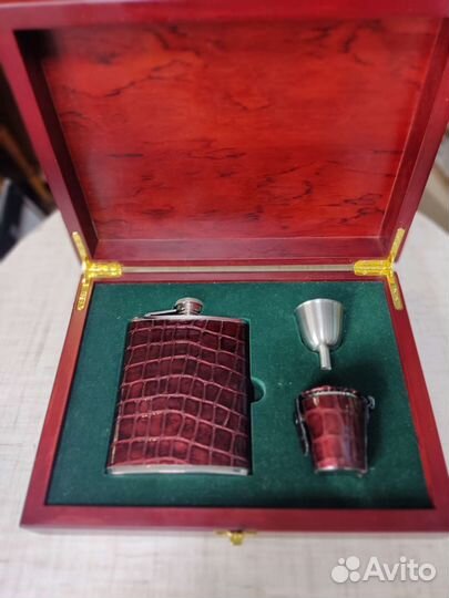 Фляжка в наборе