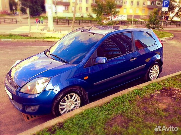 Заднее стекло на Ford Fiesta mk5 3D Установка