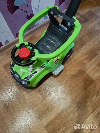 Машинка-каталка детская с родительской ручкой