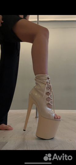 Стрипы 39 бежевые тройки ботинки