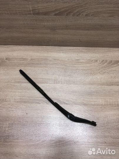 Поводок стеклоочистителя правый Ауди A8 D3